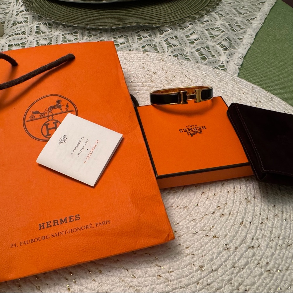 Hermes Black Enamel and Gold H Clic Clac Bracelet - Picture 2 of 4